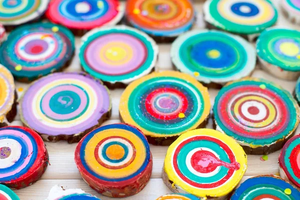 Ahşap güdük. Yuvarlak kesilmiş yıllık halkalar ile ağaç ahşap te olarak aşağı