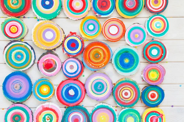 Ahşap güdük. Yuvarlak kesilmiş yıllık halkalar ile ağaç ahşap te olarak aşağı