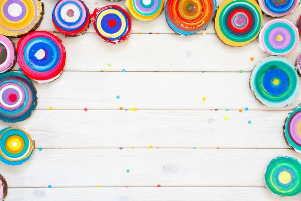 Ahşap güdük. Yuvarlak kesilmiş yıllık halkalar ile ağaç ahşap te olarak aşağı