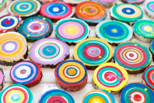 Ahşap güdük. Yuvarlak kesilmiş yıllık halkalar ile ağaç ahşap te olarak aşağı