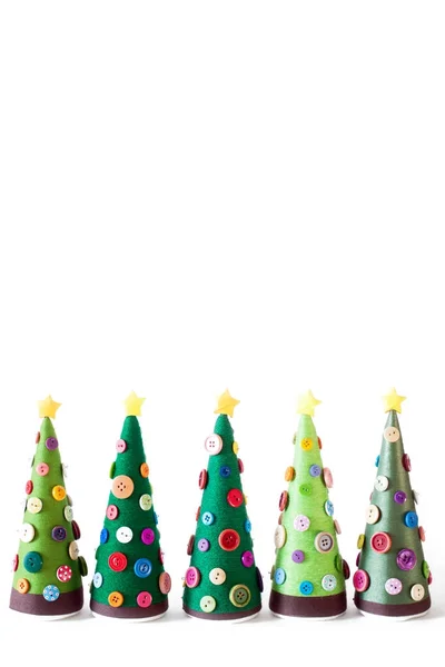Uma árvore de Natal Alternativa artesanal. Fundo branco — Fotografia de Stock