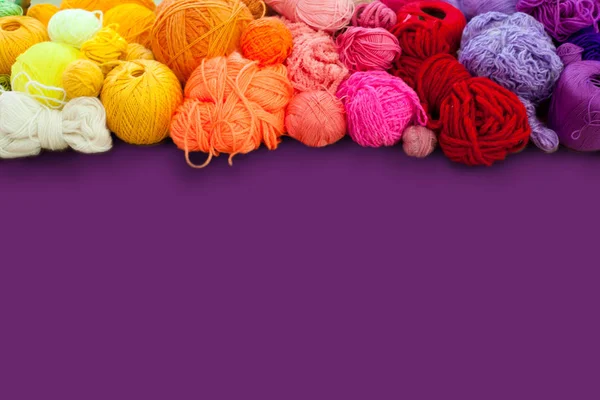 Colorful yarn stacked in a series of colors. Background pink. Ba — Stock Photo, Image