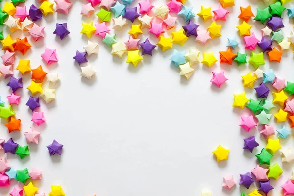 Renkli katlanmış kağıt yıldız veya çerçeve olarak kullanmak için origami şans yıldızı