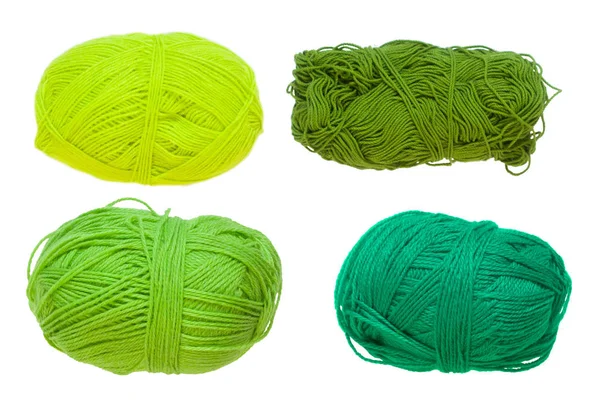 Farklı renkteki yün iplikler. İzole.