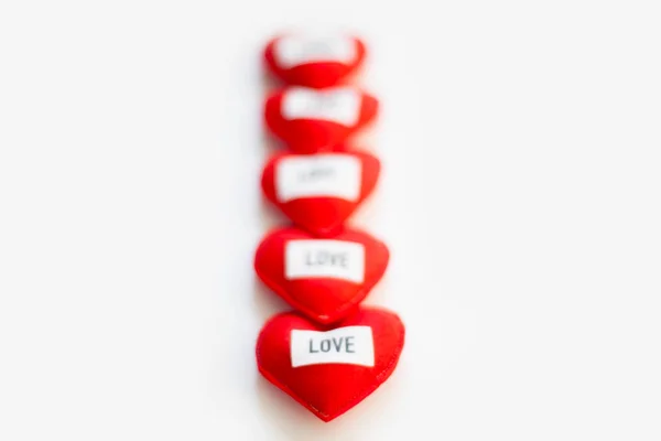 Öt piros szívek - fehér háttér - Valentin-nap — Stock Fotó
