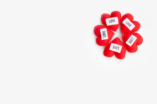 П'ять червоні Чирви - білий фон - день Святого Валентина — стокове фото