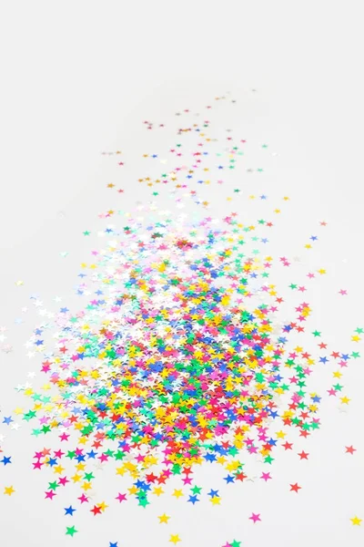 Estrelas de cor Confetti. Fundo branco. Quadro de confete . — Fotografia de Stock