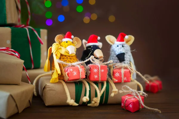 Gorras de navidad fotos de stock, imágenes de Gorras de navidad sin  royalties | Depositphotos