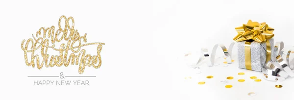 クリスマスのバナー。Xmasシルバーギフトボックスゴールド弓、ホワイトバー — ストック写真
