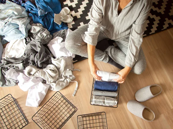 Spring cleaning of closet. Vertical tidying up storage. Neatly f — Stock Photo, Image