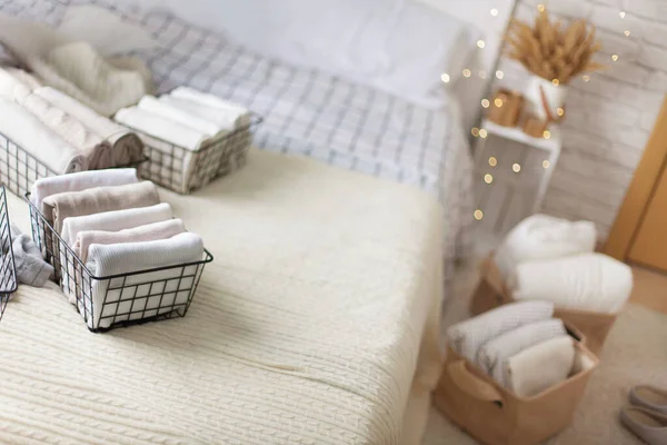 Close White Clothes Linen Neatly Folded Mesh Metal Containers Bedroom — Stock Photo, Image