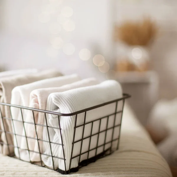 Close White Clothes Linen Neatly Folded Mesh Metal Containers Bedroom — Stock Photo, Image