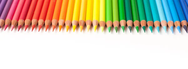 Crayons Χρωματιστό Μολύβι Που Διατάσσονται Χαλαρά Λευκό Φόντο Χρωματιστά Μολύβια — Φωτογραφία Αρχείου
