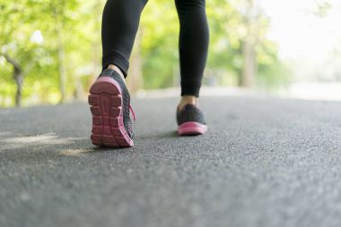 Isınma ve germe koşu önce spor konsept spor kadın