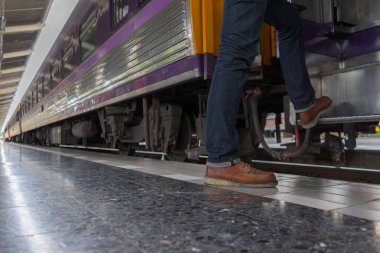 adam Gezgin backpacker trainstation yönü ile
