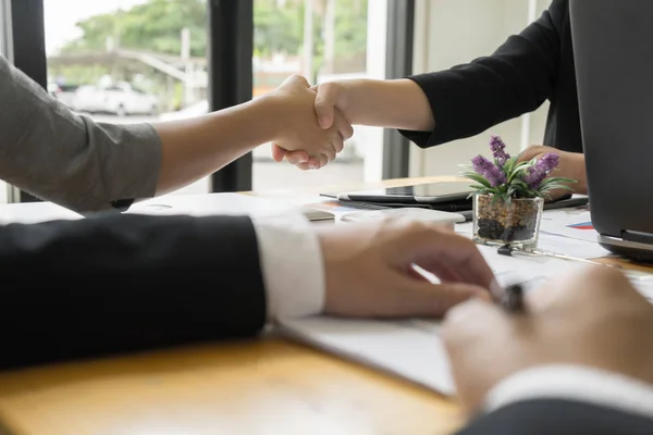 Handshake partnerstwo biznesowe dla transakcji projektu biznesowego — Zdjęcie stockowe