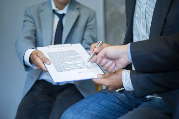 Geschäftsleute Unterzeichnen Eine Geschäftsvereinbarung Geschäftserfolgskonzept — Stockfoto