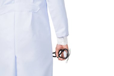 Beyaz arka planda steteskobu olan tıp doktoru, tıbbi konsept