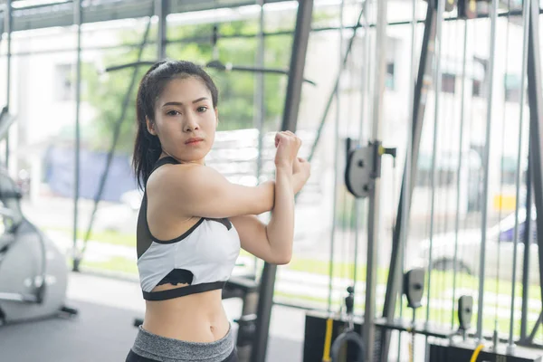 Fitness Mujer Calentamiento Estiramiento Gimnasio Concepto Deporte — Foto de Stock