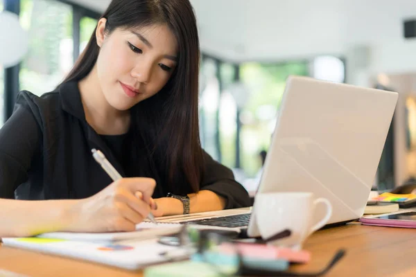 Jeune Femme Affaires Asiatique Travaillant Dans Bureau Concept Entreprise — Photo