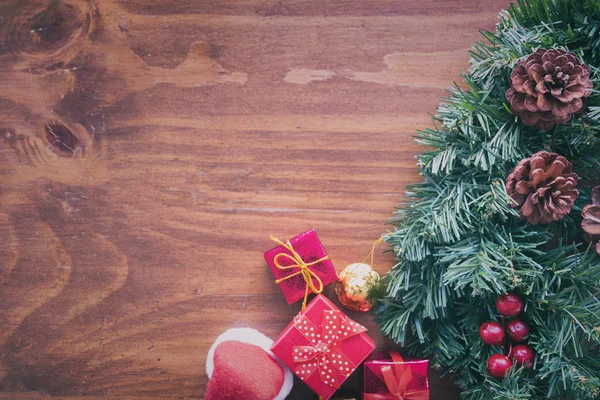 Vánoční Pozadí Dárkovými Krabicemi Jedlovými Větvemi Dřevě Koncept Pozadí — Stock fotografie