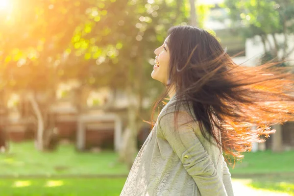 Happy Woman Relaxing Enjoying Summer Outdoors — Stock Photo, Image