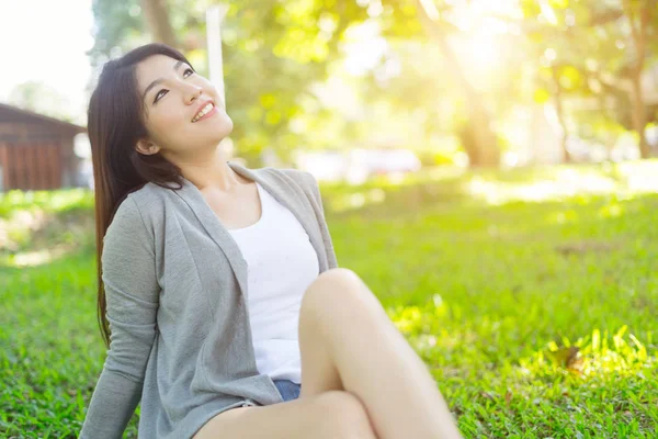 Beautiful Young Woman Looking Camera Joyful Charming Smile Woman Concept — Stock Photo, Image