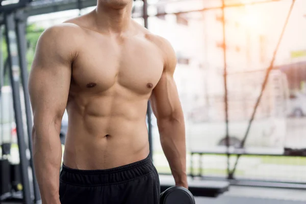 Homem Fitness Forte Posando Corpo Muscular Fazendo Exercícios Para Fisiculturista — Fotografia de Stock