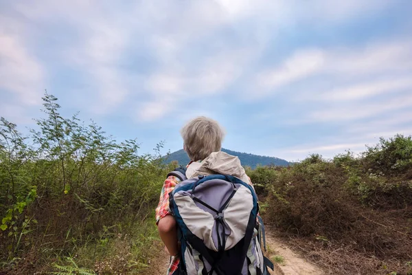 Young Man Trekker Enjoy Traveling Backpack Hiking Concept Travel Concept — Stock Photo, Image