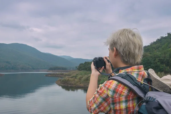 Young Man Trekker Use Digital Camera Take Photo Enjoy Traveling — Stock Photo, Image