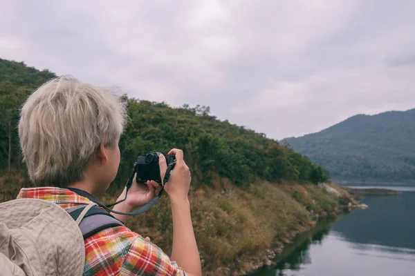 Young Man Trekker Use Digital Camera Take Photo Enjoy Traveling — Stock Photo, Image