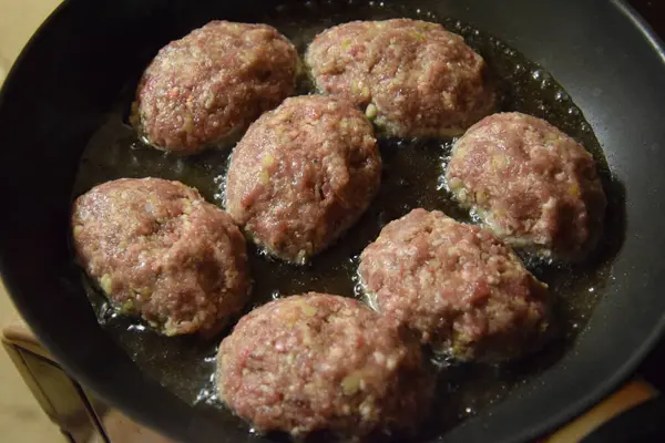 Tavada kızartılmış pirzola.