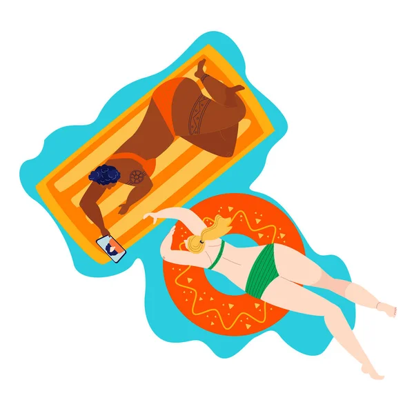 Cuerpo positivo mujer de playa en trajes de baño, mar de verano más el tamaño de grasa caucásica y negro de piel niñas aisladas en blanco plana vector ilustración . — Vector de stock