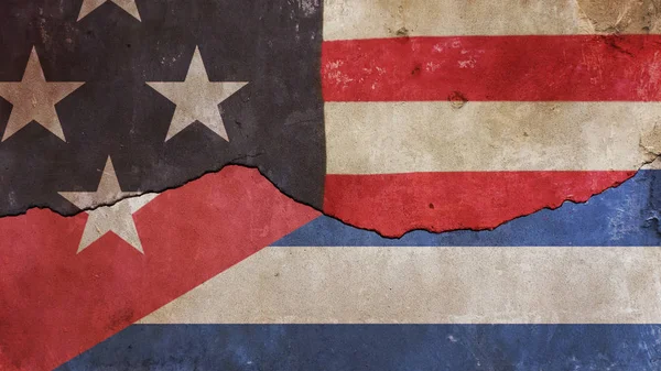 Bandiera Usa e Bandiera Cuba sul muro incrinato — Foto Stock