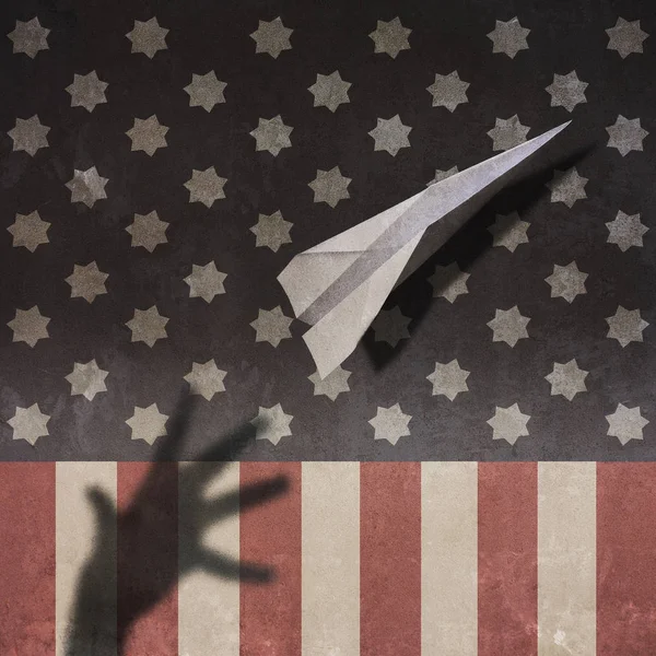 Прапор США паперовий літачок і тінь — стокове фото