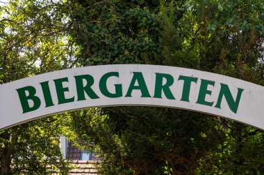 Biergarten bira bahçesi Almanya dışında geleneksel yeşil işareti