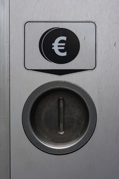Metallo moneta Slot Diagramma Euro chiuso Sicuro pagamento macchina — Foto Stock