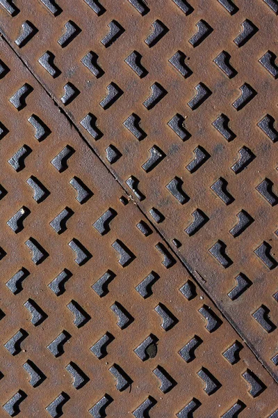 Ανθρωποθυρίδα κάλυψη μετάλλων χάλυβα βαριά βιομηχανική σκουριασμένο υφή φόντου — Φωτογραφία Αρχείου