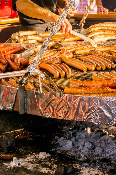 Carnes Bife Hambúrguer Salsicha Grill Folha Delicioso Steamy Festiv — Fotografia de Stock