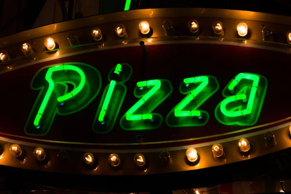 Pizza Neon işareti yeşil parlayan ampul sıcak kontrast gıda