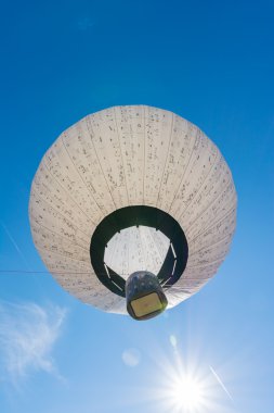Mavi gökyüzü sıcak hava balon müzik Not desen güneşli uçan