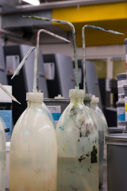 Kirli sıkmak fışkırmak şişe su yağlayıcı boya mürekkep baskı için