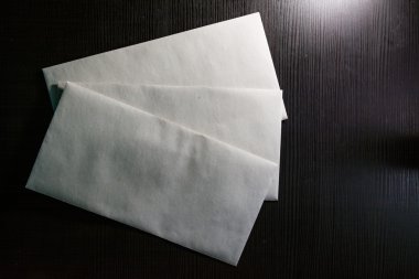 Boş Mektup Zarf Şablonu Beyaz Kağıt Doku Arka Plan Masası