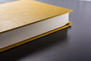 Sarı boş sert kapak kağıt açık kitap sayfaları siyah Resepsiyon