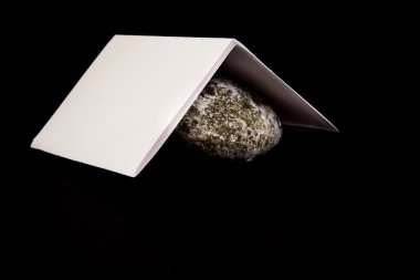 Taş kağıt makas oyun siyah arka plan karar nesneleri izole