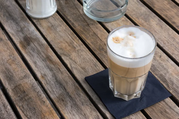 Stuttgart Siegesaeule Schlossplatz sütun heykel çiçekler yer 