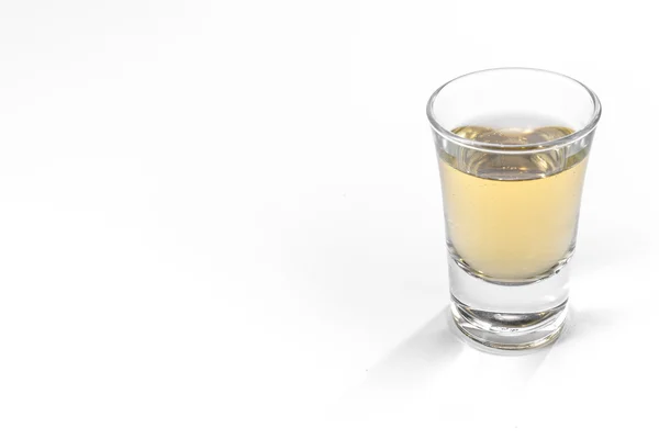 Vuoto pieno colpo di vetro partito bere alcolici birra whisky chiaro — Foto Stock