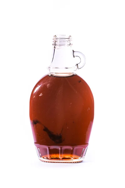 Glazen pot kruik duidelijk bruin ahornsiroop container wit geïsoleerd B — Stockfoto