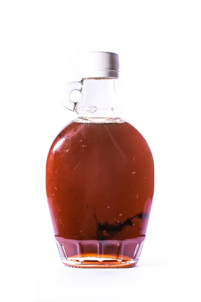 ガラス瓶ジャグクリアブラウンメープルシロップ容器ホワイト絶縁B — ストック写真