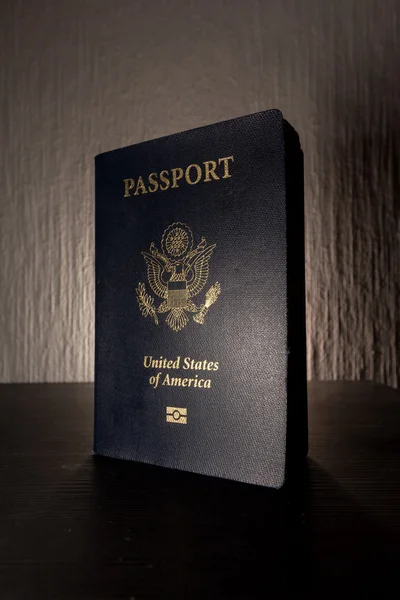 Pasaporte de viaje cubierta del folleto Estados Unidos American Black Contrast Desk Flash —  Fotos de Stock